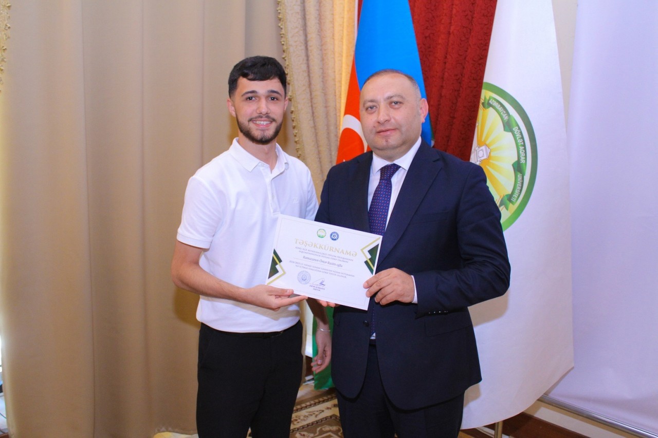 Zəfər Qurbanov Türkiyədə təhsil alacaq tələbələrlə görüşdü - FOTOLAR